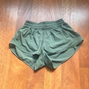 LULULEMON GREEN HOTTY HOT SHORT 2.5”